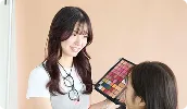 ヘアメイクアップアーティスト