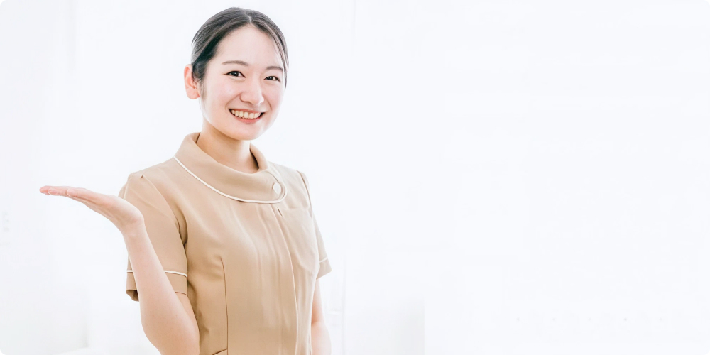 サロンで働くアイリストのイメージ