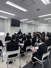 ビューティアドバイザーコース1年生　カウンセリングテクニック授業の様子