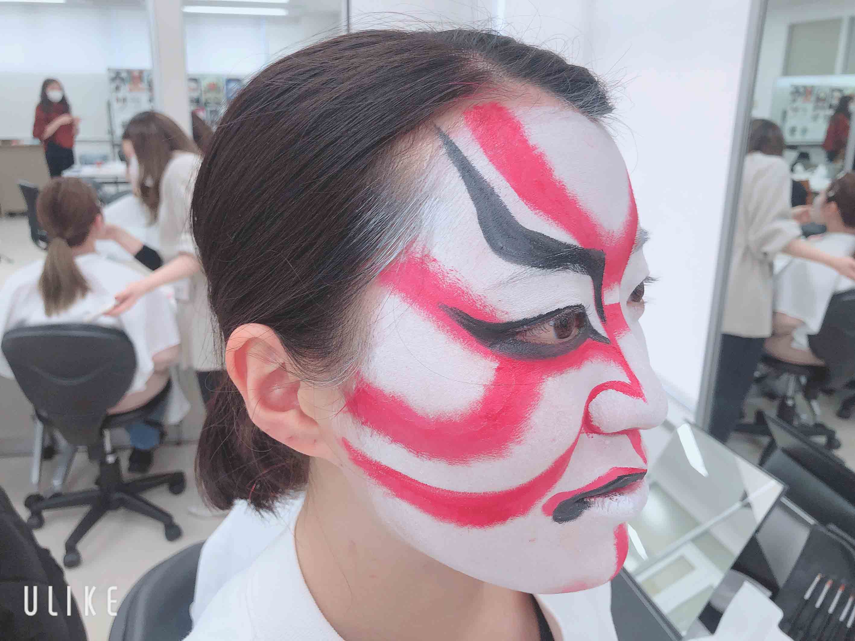 2年生 歌舞伎メイクに挑戦 新着情報 Eccアーティスト美容専門学校